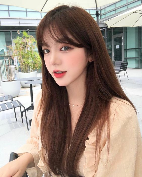 不用上电棒卷也能轻松几秒钟内搞定分叉刘海，有「刘海乱劈叉」困扰的女生一定要把以上Tips笔记好哟～