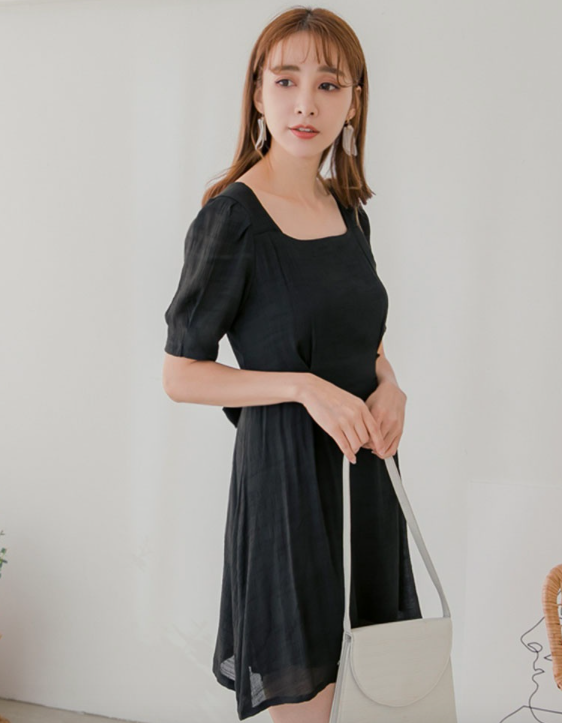 方领显瘦连衣裙 RM56.90 >> 链接