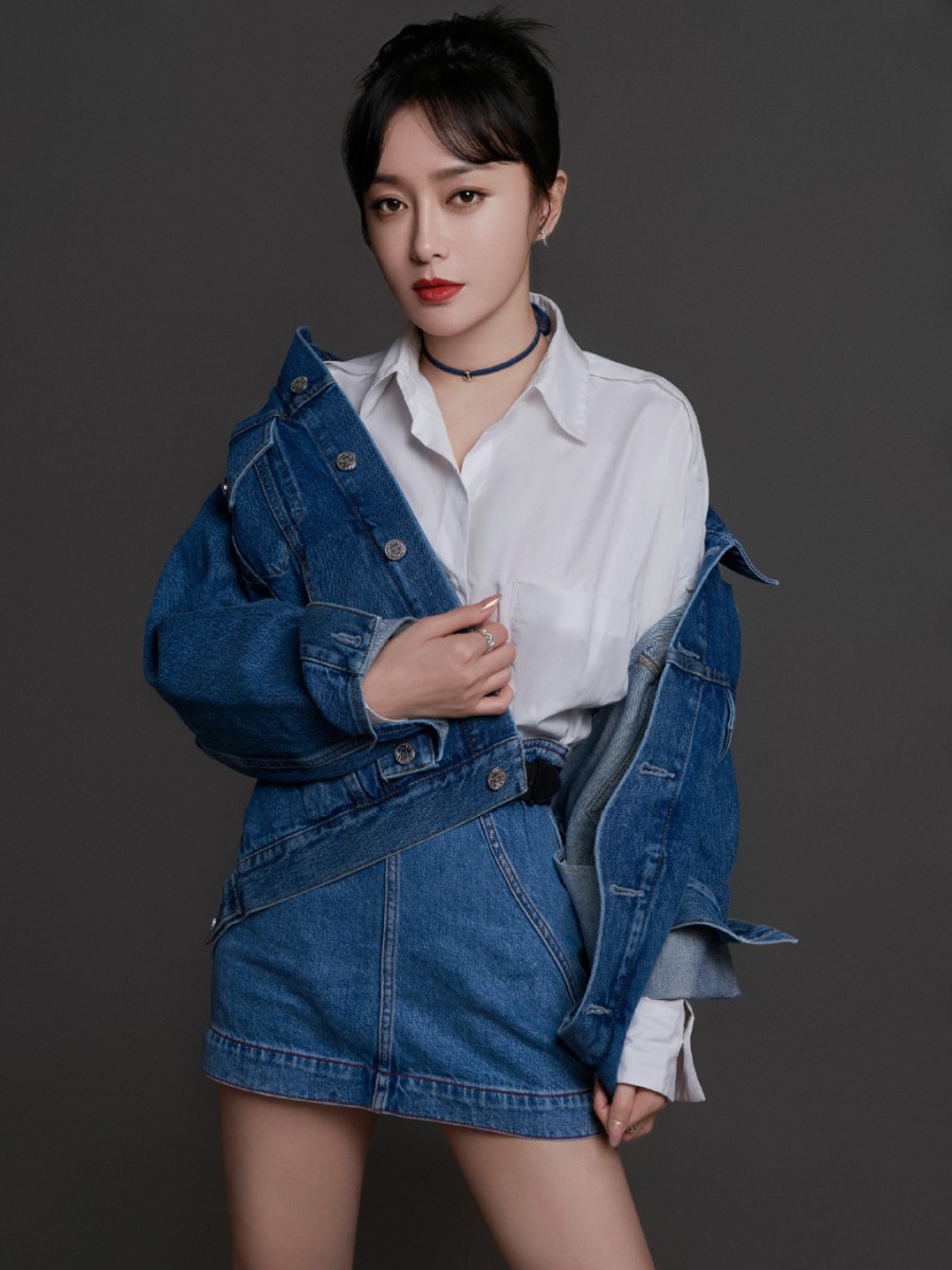 秦岚语录 9、如果不努力的话,会辜负很多;辜负命运给你的机遇、辜负那些帮助你成长的人、辜负现在这多欣赏和喜爱你的人、当然也辜负了我自己对这份职业的热爱。人一生能做自己热爱的事是很幸福的事,而每一个人一生的黄金阶段都是有限的,所以我要好好珍惜现在的每一刻,尽力做到自己的最好,我不求跟别人相比,但对我而言,我希望能不断的突破自己。