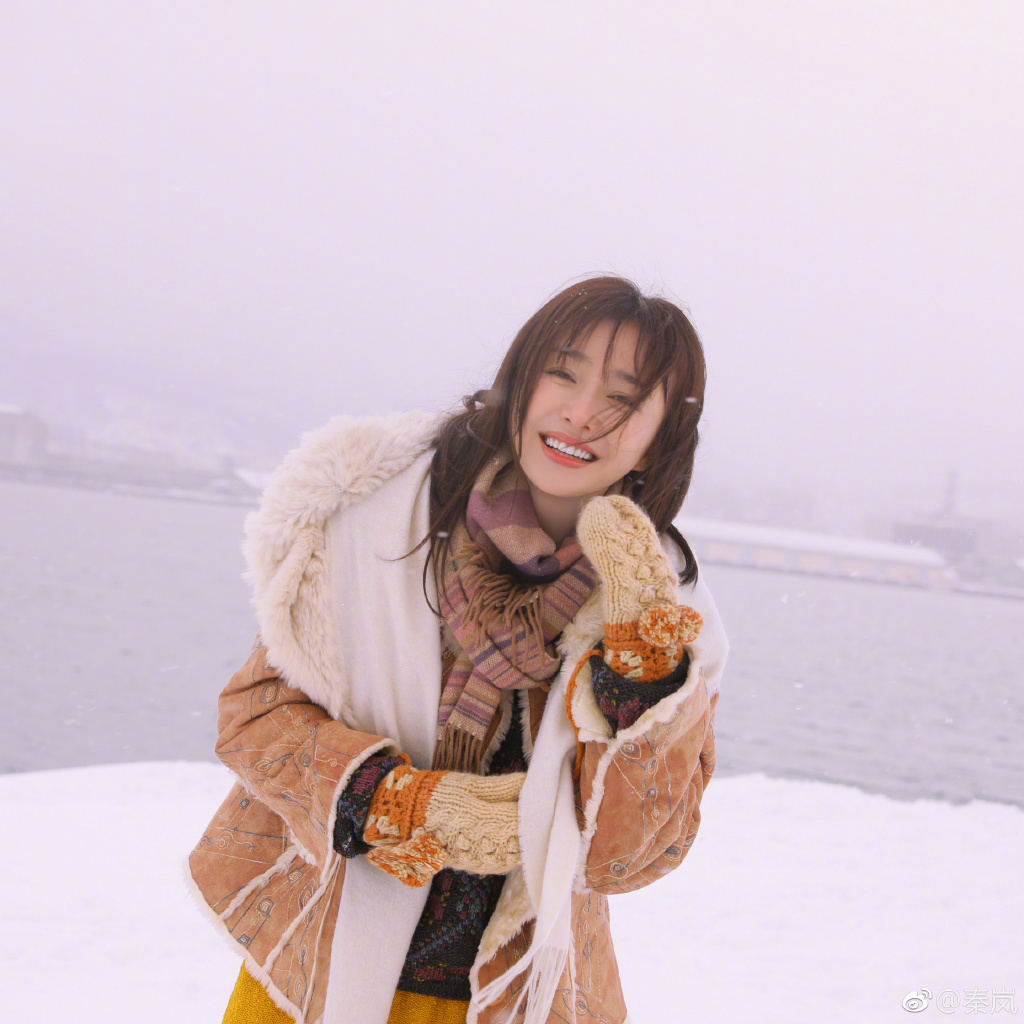 秦岚语录 10、无论谁喜不喜欢,我就是那个自己;无论谁在不在意,我还是那个自己!不争、不夺、不急、不躁,永远做最真实的我。