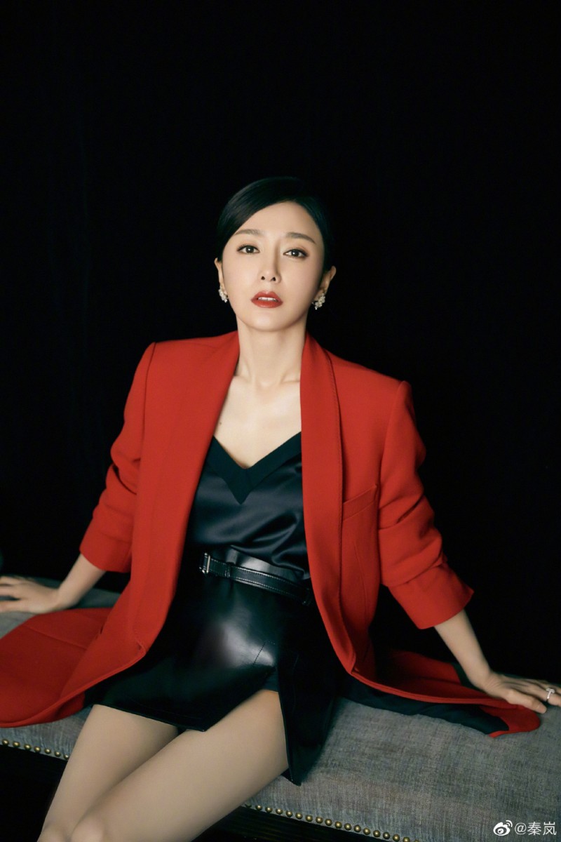 秦岚语录 1、我当然知道他们(催婚)都是为我好,但我还是想跟随自己心里的节奏,人生就短短几十年,所以尽量不要做违背自己心愿的事。我还是相信爱情这种事是要讲缘份的,不能急于求成;我也不认为它跟年龄有关,无论多少岁,爱情永远都存在。我觉得作为女性,永远都不要丧失爱和被爱的权利。