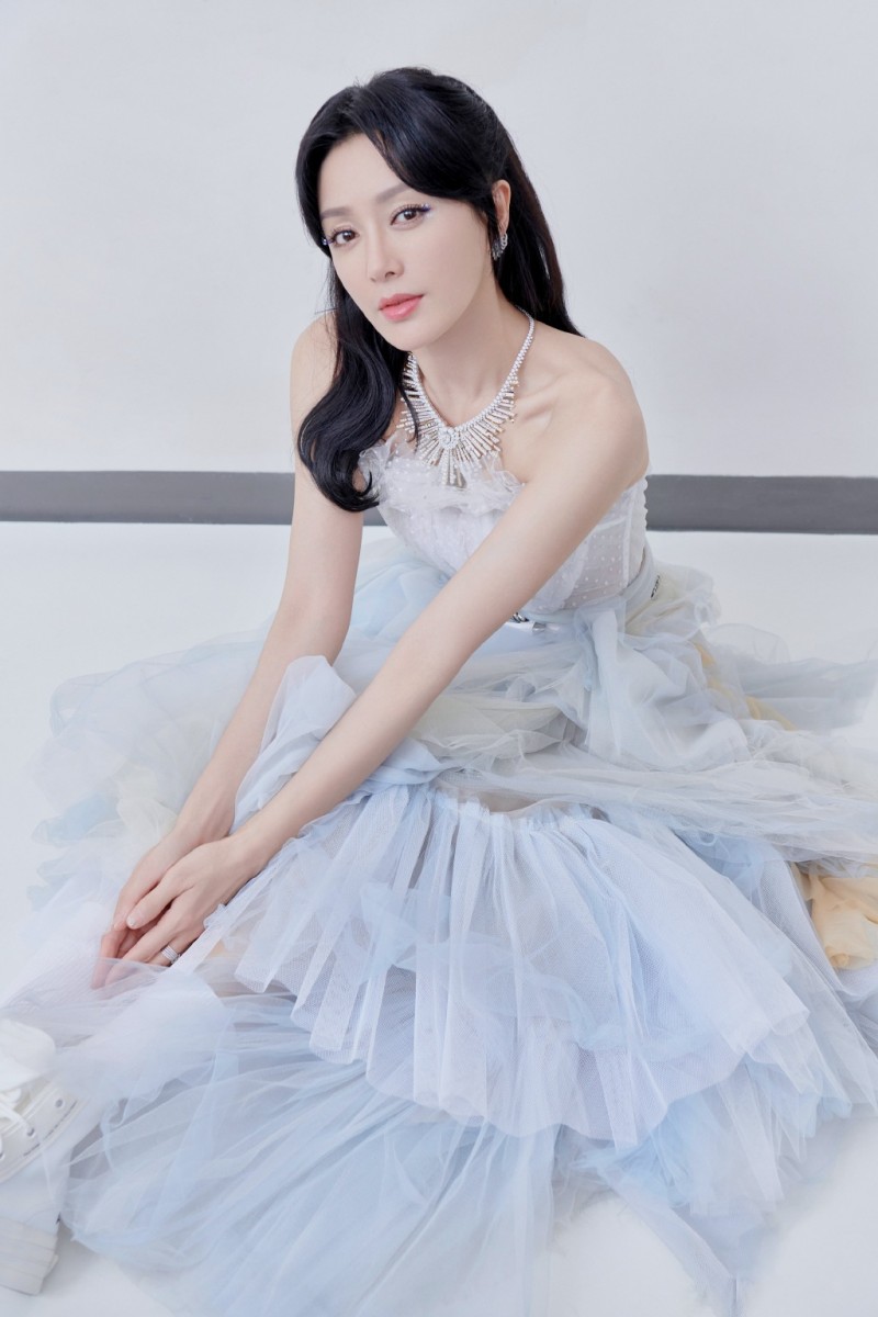 秦岚语录 7、永远不要从别人口中了解我是怎么样的人,因为我对所有人都不一样。