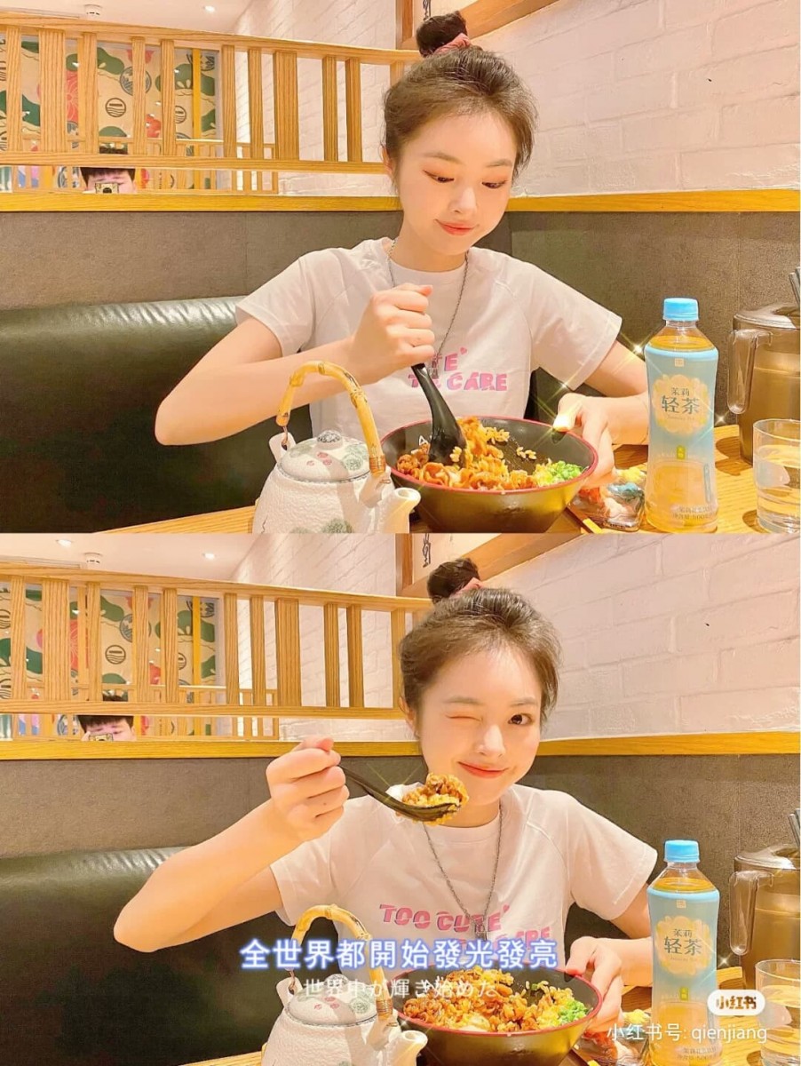 吃饭拍照秘诀(一) 食物放在面前和它来张合照吧!但不要只懂比YAY~不妨参考博主 @ 其恩酱的姿势拍法,可以手指轻戳小脸蛋、或者用筷子当道具摆出「准备开动」Pose。