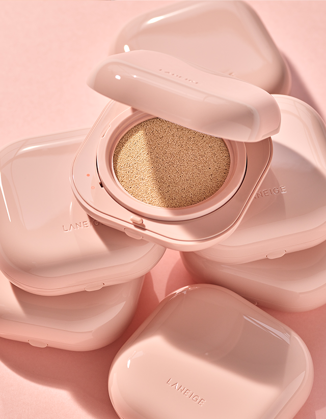 外形超可爱像极了AirPod的Laneige Neo Cushion粉色气垫,相信不用小编多说女生们都知道它在这季有多夯吧 ❤️ 宝宝柔粉色气垫主打韩妞最爱的水光感妆效底妆,但光泽度很刚好妆面完全不会显得油光满面~同样最重要的是用它上底妆超持久又不厚重,新常态下佩戴口罩是带妆也不会有超囧脱妆问题,小编私心强力推荐! RM160 >> 链接