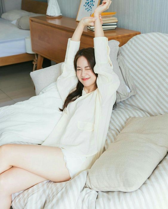 想要跑步锻炼出紧实腿部,又担心瘦不成反而练出壮实肌肉腿?想瘦腿的Girls一定要把小本本拿出来做笔记(笑)下面这款睡前10分钟简单瘦腿操,躺床舒服做不暴汗之余,还能在成功瘦腿的同时有效瘦肚子哟!