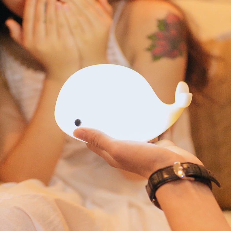 小鲸鱼款式小夜灯设计简约但可爱满分!舒服的亮度很适合放在床头柜上温暖你的夜晚~RM35.90 >> 链接