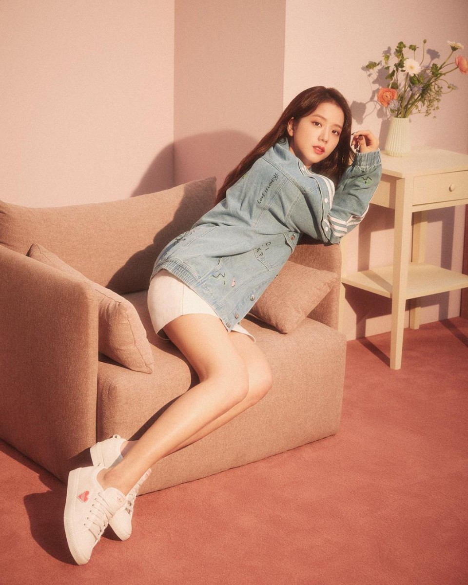 今天起起放下手中的宵夜零食、改掉翘二郎腿习惯;坚持练习以上6个动作几周后,相信你也能亲身体验「女团腿养成记」哟 ♡