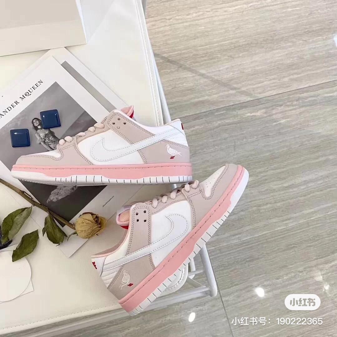 NIKE SB Dunk 鸽子粉 1