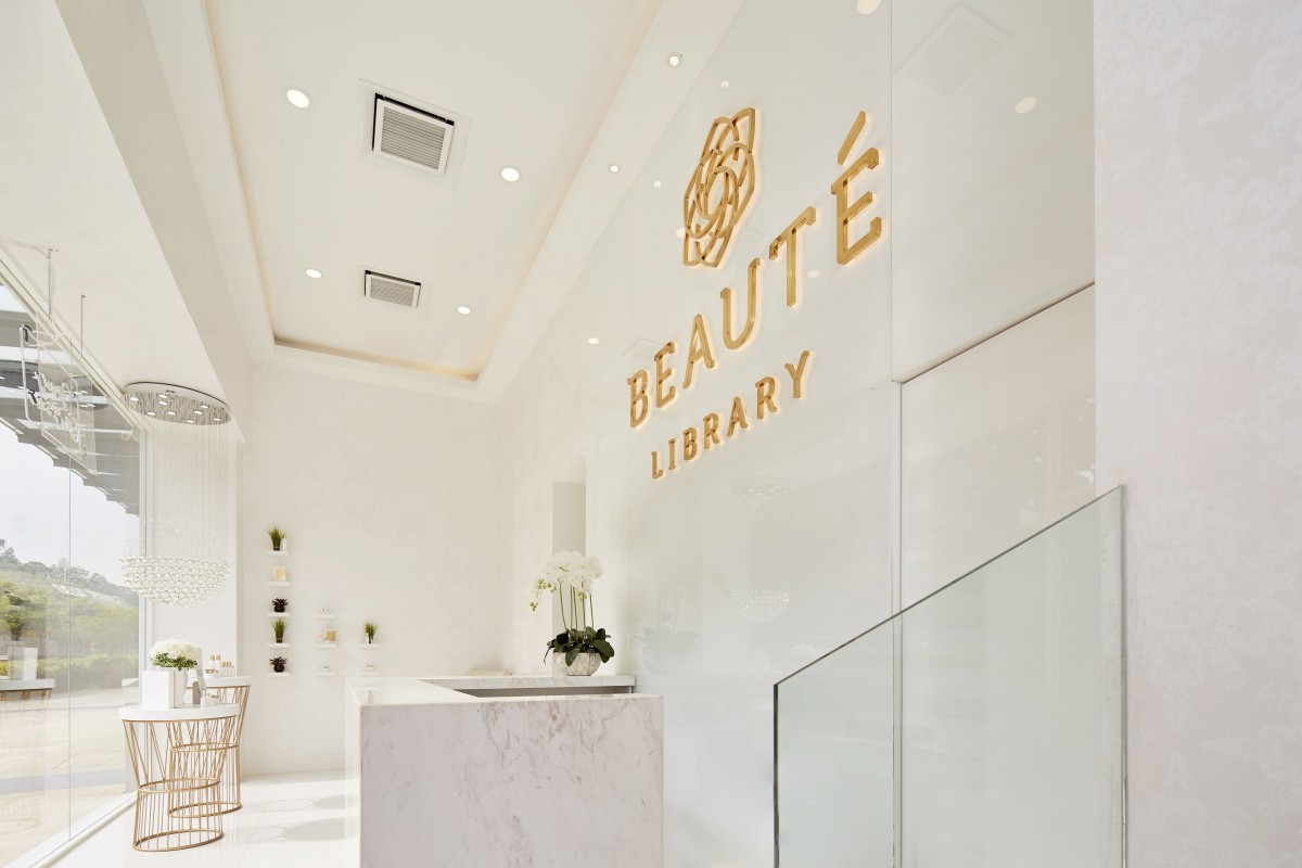 这款疗程由提供肌肤和身体全方位呵护方案的一站式美容天堂Beauté Library引进和推介，采用了源自韩国以及具FDA认证的的专业激光镭射科技。