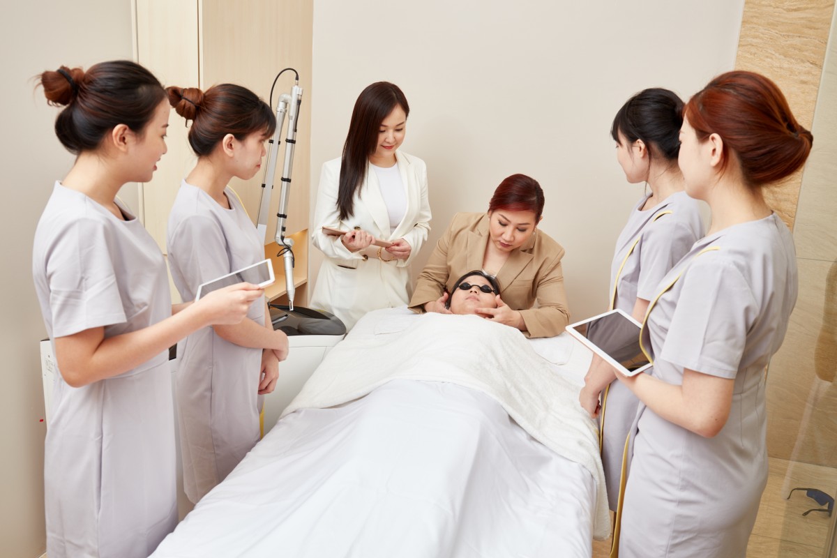 ✨ 变美就在瞬间 · 扭转问题肌命运 ✨ 比起透过繁琐的护肤方式、被各种瓶瓶罐罐拘束，Beauté Library PicoSpot 美肤护理疗程可以帮你更高效达到「变美就在瞬间」效果～特别符合现代护肤保养意识越来越强、生活节奏讲求快狠准的每位女性！