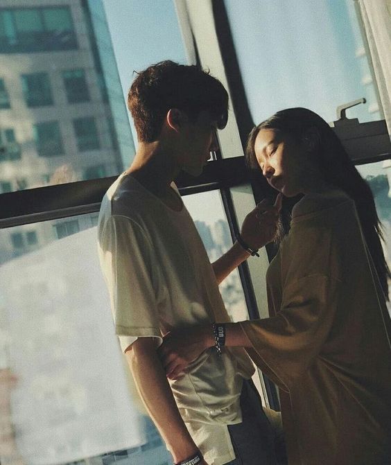 【暖男】vs 【渣男】:# 愿不愿意花时间陪你 真正爱你的暖男未必懂浪漫获花言巧语,但肯定会愿意花时间陪伴你、在你需要时借你肩膀和怀抱。就像爱妻号张若昀说的:「她喜欢浪漫,可浪漫不是一切。懂她,比陪她浪漫重要」~至于渣男嘛,初期为了赢得你的芳心会尽显浪漫、想尽办法讨好你,但三分钟热度消退后便只会自己寂寞无聊时才想起你;渐渐地你会发现,他不仅不愿意花时间陪你,还只把你当成打发无聊的「消遣品」!