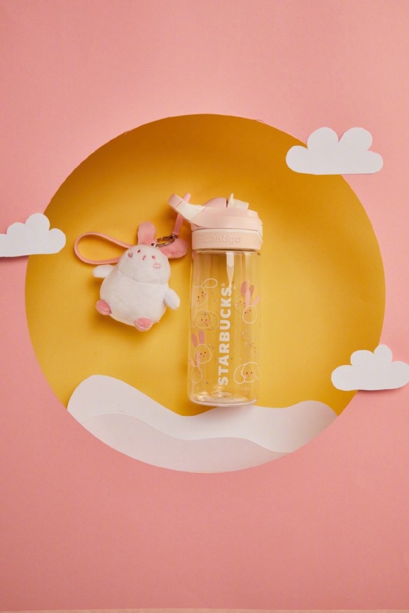 除了蓝色系列，中国星巴克这次还推出了粉色系列中秋限定周边；柔嫩粉色系配上萌图款卡通，绝对爆击少女心！