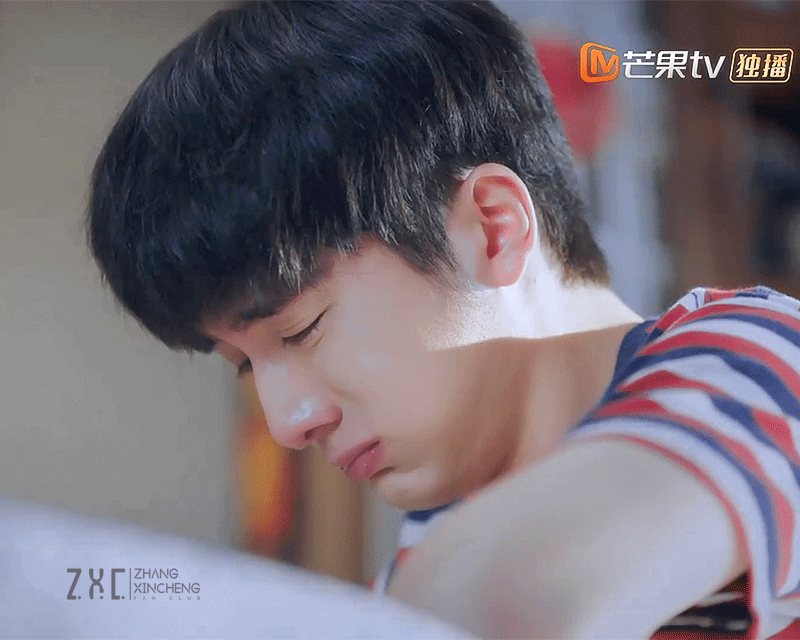 ✨出国前在饭桌上泪崩；