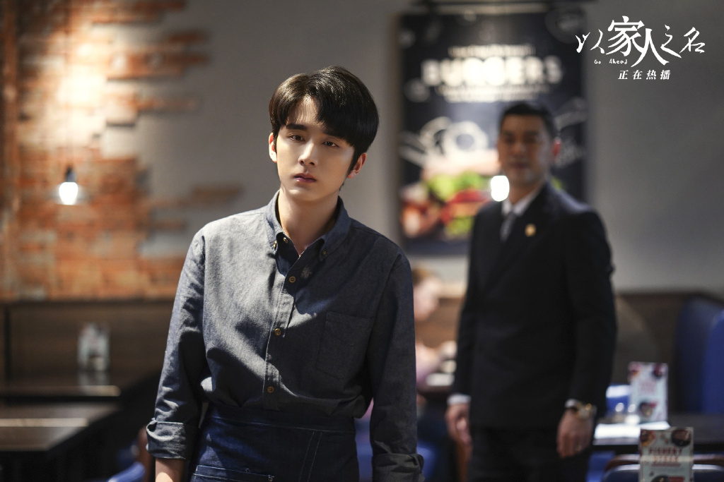 「温暖细腻的他生于忧患却心怀光亮，活在这珍贵的人间朝着太阳生长」，明明过得不好却还要活成自己和他人的小太阳、依然清澈善良的贺子秋，真的太、太、太让人心疼啦 ? ～和小编一样大爱小哥的Girls，不妨在留言栏里和小编分享以上哪一幕催泪瞬间最触动你吧！