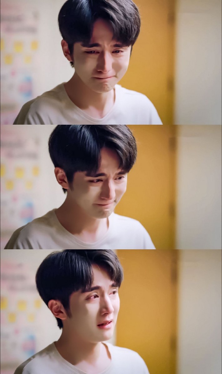 最近播出的剧情中，贺梅擅自找了赵华光，后者给出了自以为是的金援「施舍」戳破了子秋的尊严与坚强，压抑已久的情绪终于爆发；他在找贺梅对质时情绪溃堤道出多年来的心酸委屈，让屏幕前的观众被这段炸裂演技牵动着情绪，禁不住跟着小哥一起暴风哭泣～