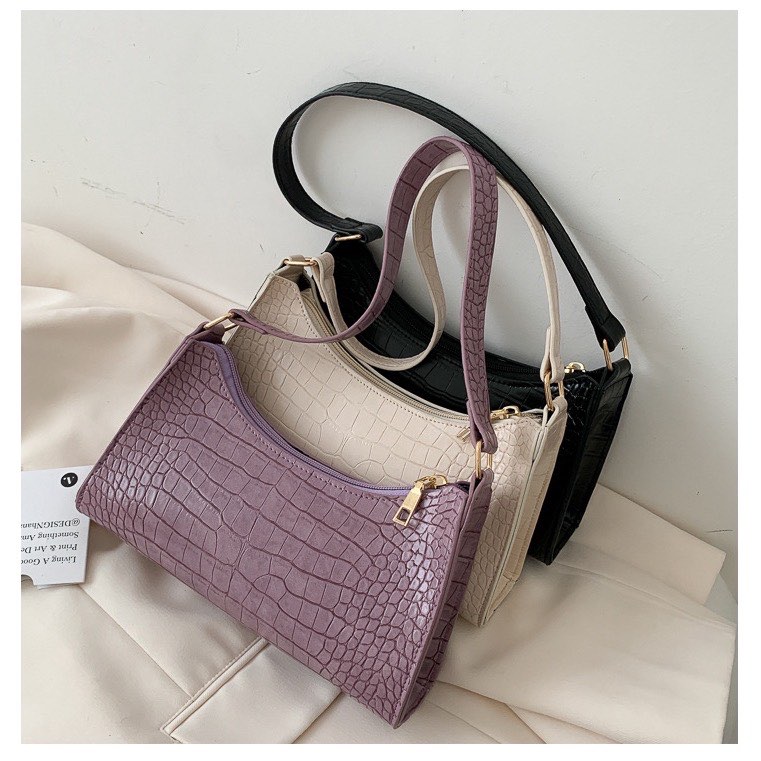 和上面这款设计相似但鳄鱼纹细节处有点不同~白色、黑色或芋紫色都特别优雅大气!RM15.60 >> 链接