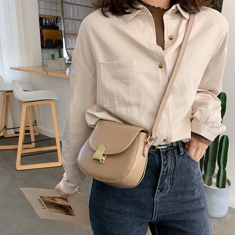 马鞍包和通勤小方包一样超级百搭,而且完全不用担心退流行~RM22.99 >> 链接