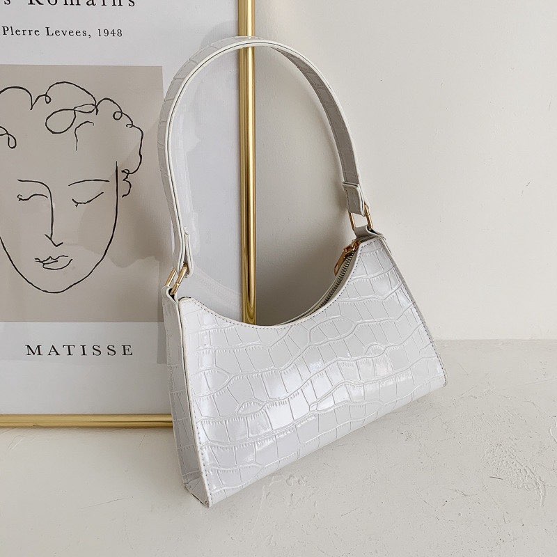 时下最夯INS风网红款腋下包,短背带、利落廓形搭配高质感鳄鱼纹完全是「绝配组合」啊~RM15.55 >> 链接