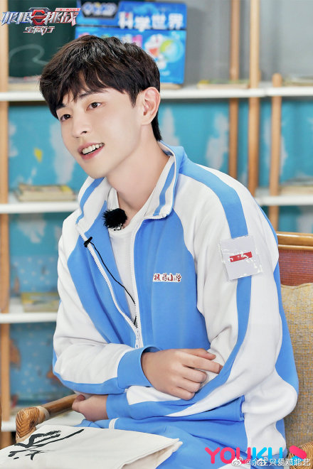 邓伦校服男神