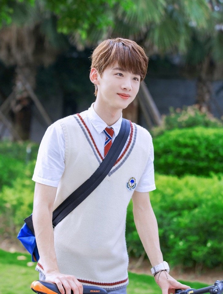 白敬亭 校服男神