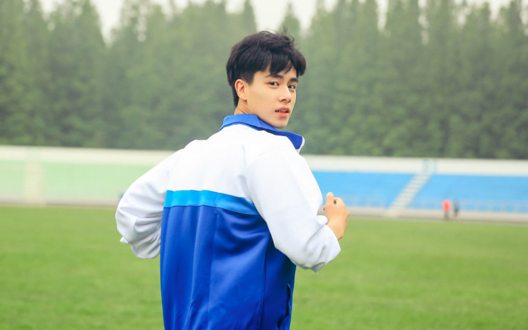 胡一天 校服男神