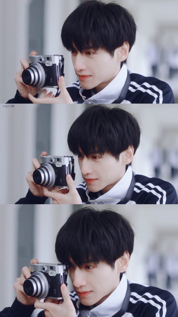 除了张新成和宋威龙,此前多部影视剧都以仙气飘飘古装造型出圈的Leo罗云熙,这次在近期即将定档的《半是蜜糖半是伤》中同样也有超高颜值校服造型!这个帅气值太值得被赞叹了有木有!