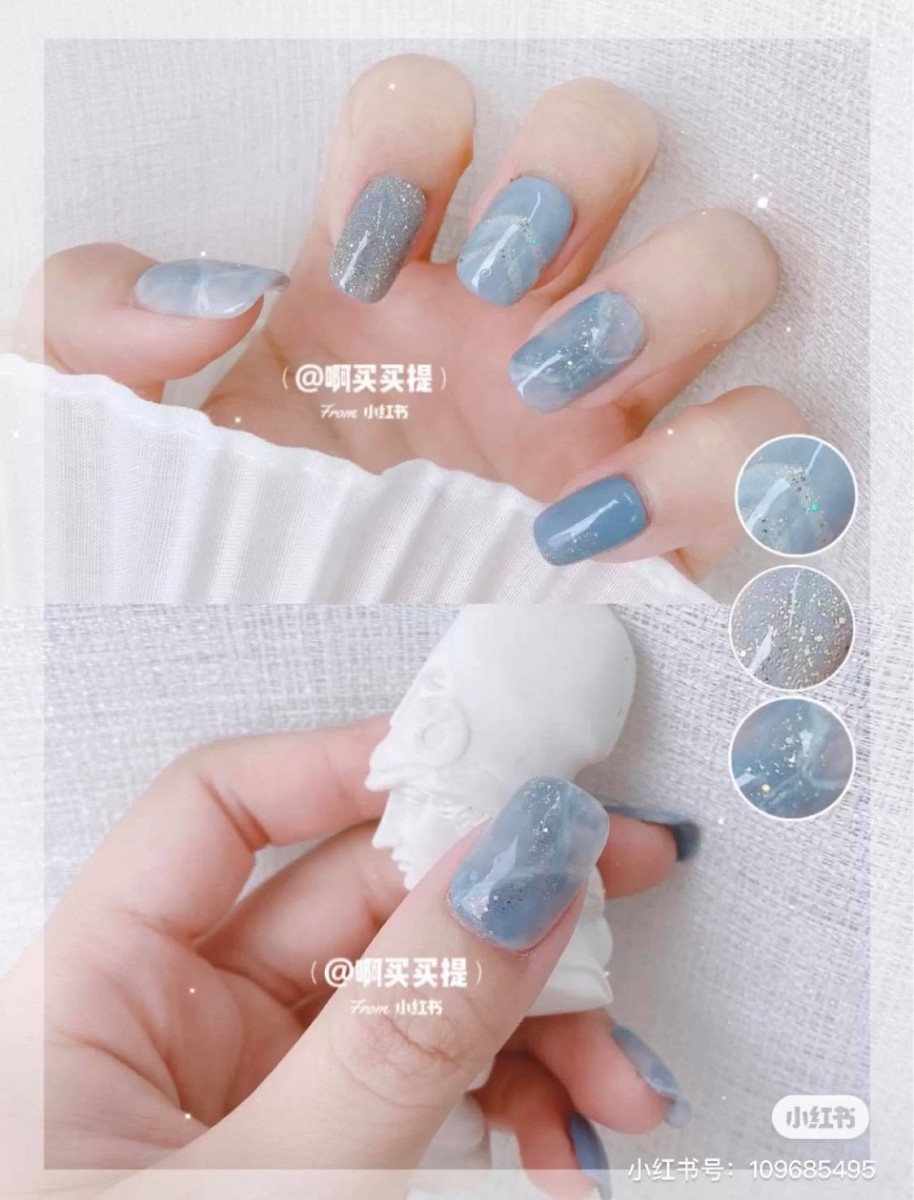 ▲ 同色系宝宝蓝色晕染系美甲,像极了夏日午后的蓝天白云、广阔无垠的大海~视觉疗愈度直接加满了呀!