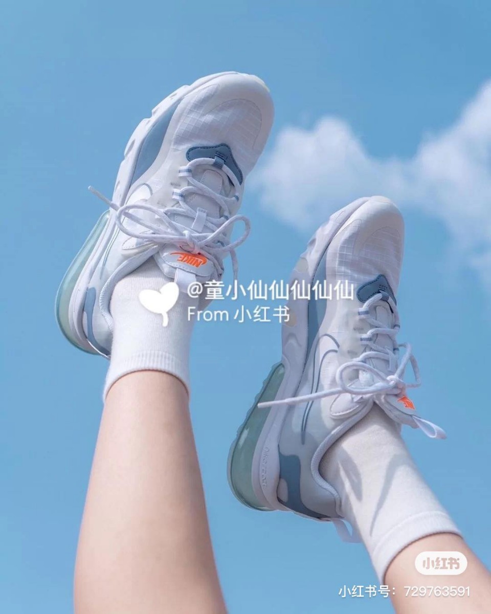 NIKE Air Max 270 React SE RM467.78 >> 链接    近期在小红书上特别火的一款夏季美鞋,融合了Air Max 270经典设计廓形元素以及React缓震技术;清新治愈系白x蓝色搭配率性微甜女孩感MAX~