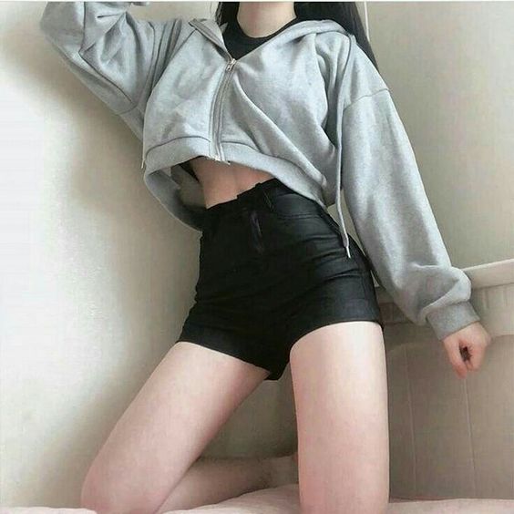 除了韩国夫妇Thankyou BUBU的极速瘦身操之外,美女欧尼教练李知恩的瘦腿操近期也在小红书上掀起「打卡练习」热潮!不少博主亲测一个星期即有了明显效果?      今天就Mark起以下步骤躺床练出纤细美腿,强效摆脱粗腿、一起逆袭成令人羡慕的美腿女神笔直漫画腿吧!