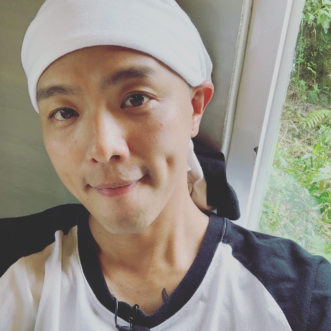 小鬼黄鸿升今日惊传在家中骤逝，得年36岁；其父亲悲痛表示前一天儿子才和家人聚餐，不知道为什么会突然发生这样的事... ? 人永远不知道，谁哪次不经意地跟你说了再见之后就真的不会再见了... 日前14日小鬼在面子书直播中的最后一句留言是「大家再见～～掰掰」，殊不知成了最后一句向粉丝们说的话；不少网民涌入该则留言底下哀痛表示「可不可以回来...不要闹啊鬼哥」。