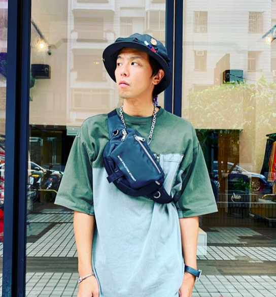 公司悲痛发文：Alien离开地球回到自己的星球了 稍早前小鬼黄鸿升所属唱片公司滚石沉痛发声明缅怀认真努力的他： 「我们的鬼哥黄鸿升已离开地球，回到他的星球了。Alien，你曾说觉得自己不是人类而是外星人，可能不适合住地球；你写过『有一种才华洋溢，叫乐观不强求。』但是在地球的这段时光，你的才华洋溢、热情开朗、拼命冲劲是，大家心中最棒的家人、朋友、伙伴、歌手、主持人、主理人、画家...... 你在『我是歌手』这首歌词里写：『敬全力完成梦想的我，真正的我』。Alien，希望你在自己的星球上尽情地做自己想做的音乐、画自己热爱的画；我们这些人类，即使分隔不同星球，都会永远记着每一个你，真正的你。」