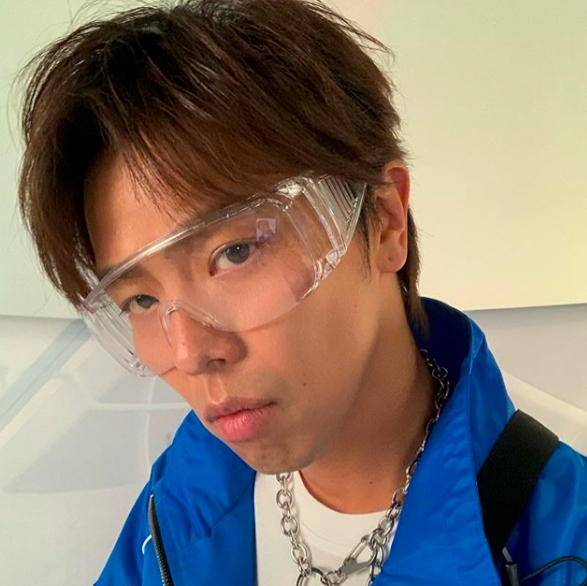 我们永远不知道，明天和意外哪一个先来。 来日未必方长，谁也无法预知会不会因为什么意外，让原本鲜活的生命被迫匆匆写下句点。愿大家在有生之年里、在无常里把日常过好，好好生活、好好爱，去做自己想做的事、珍惜自己和自己所爱之人。 谢谢小鬼住进了我们所有人的青春和生命里。无论在主持、歌唱等各个演艺领域一直表现亮眼的你；在演艺圈中公认很暖、很会照顾人的你；总是努力奔跑为想做的事全力以赴的你；我们真的都不想和你说再见。 感谢很暖很棒的你来过地球；愿你回到自己的星球后继续闪闪发光，永远怀念你 ❤️