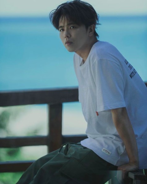 小鬼黄鸿升16日无预警骤逝的消息震惊了娱乐圈,看起来健康无恙的他如此突然离开了大家,无论其家人朋友或粉丝都无法接受…