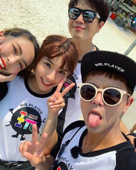 峮峮也心碎揭露小鬼2周前突然提出不要结婚,原因是「这样如果未来我怎么了,你就可以不用负责任;你可以是一张白纸的嫁给别人… 」。如此温柔暖心的理由让网民泪奔表示:他是地球上最暖最浪漫的鬼哥黄鸿升啊 ?