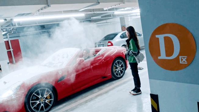 事关傲娇霸道总裁路晋第一集出场起帅不过几秒，车子就被为闺蜜出气的顾胜男「点错相」，好好一辆法拉利被塞面条、洒满面粉；