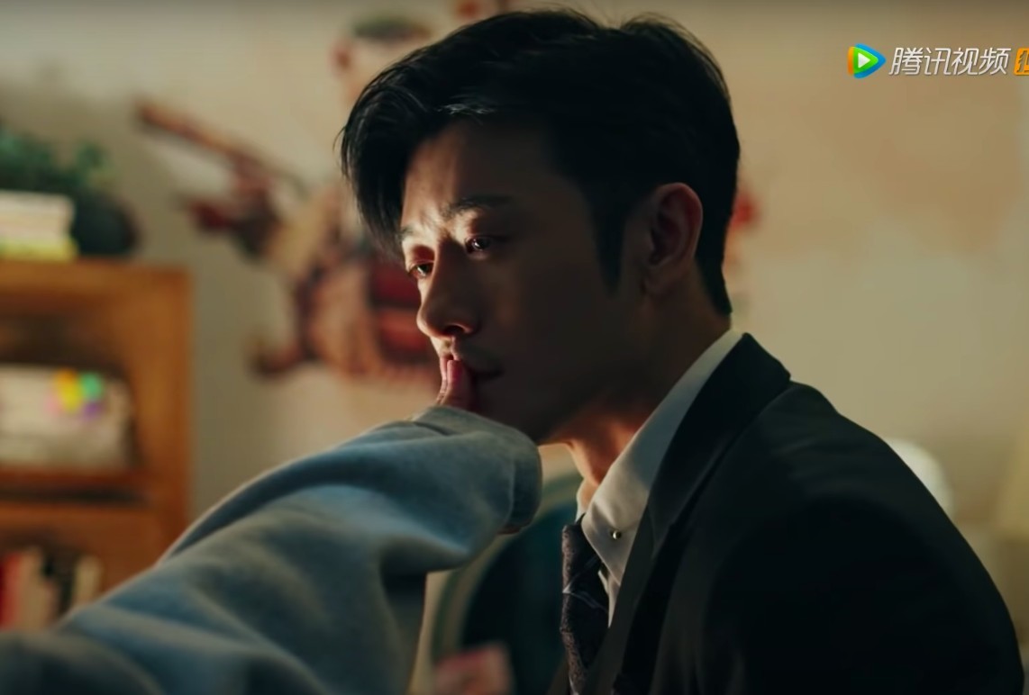 尤其低音炮傲娇大叔路晋面对搞怪闯祸精萝莉时一副「无可奈何只能宠着」的模样，叔控女生们表示：根本太撩心了吧！？