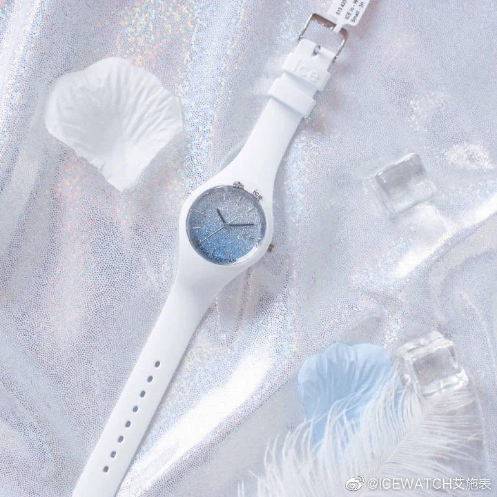 ✨ Ice-Watch ICE lo - White Blue(Small)蓝色星辰 : 像极了湛蓝的天空被团团软软的云朵包裹着~这款真的颜值破表啊!?而且用来送人有着「将漫天星辰倾注腕间献给你」的寄语,是不是超浪漫呢~ ❤️ RM 399 >> 链接