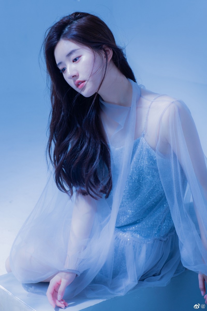 护发秘诀（五）：发廊护理 经常烫发、卷发和染发的集美们，护理钱千万不能省啊！像是肉丝经常为了拍摄做造型、换发型，所以平日里会固定上发廊做好护理，一个月一次不用太多～