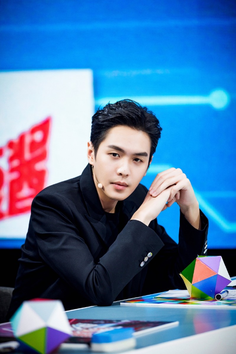 张若昀 4