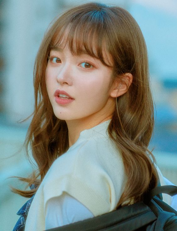 1、不过分矫情让人厌烦、不用事事追求完美到对自己和别人都苛刻、也不要为了讨好别人委屈压抑自己;「性格好」并不意味着逆来顺受,而是懂得拿捏好与人相处的方式和尺度。 2、你不必永远都当颗正能量满满的小太阳,但记得不要每次一张开口就是满腹负能量~再苦的生活也要给自己点信心才有力气继续前行吖!放下敏感和玻璃心、多微笑,不断强大自己。