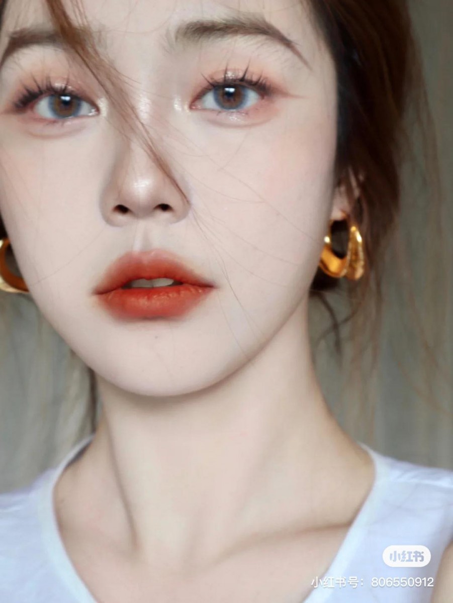 # 小粉条质地是丝绒感而且添加了微微细闪,超高级! 小红书博主推荐色号:214 琥珀金闪橘棕色