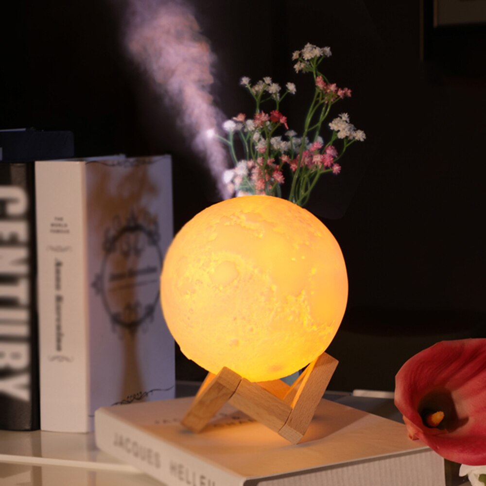 ✨ 3D月球加湿器+小夜灯 这款立体月球造型的加湿器，相信有在关注INS风家居布置的Girls都对它不陌生！打开小夜灯模式后仿真度很高特别梦幻～而且价格RM30有找CP值太高啦！RM29.97 >> 链接