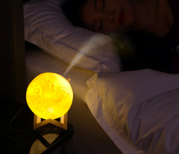 ✨ 3D月球加湿器+小夜灯 这款立体月球造型的加湿器，相信有在关注INS风家居布置的Girls都对它不陌生！打开小夜灯模式后仿真度很高特别梦幻～而且价格RM30有找CP值太高啦！RM29.97 >> 链接