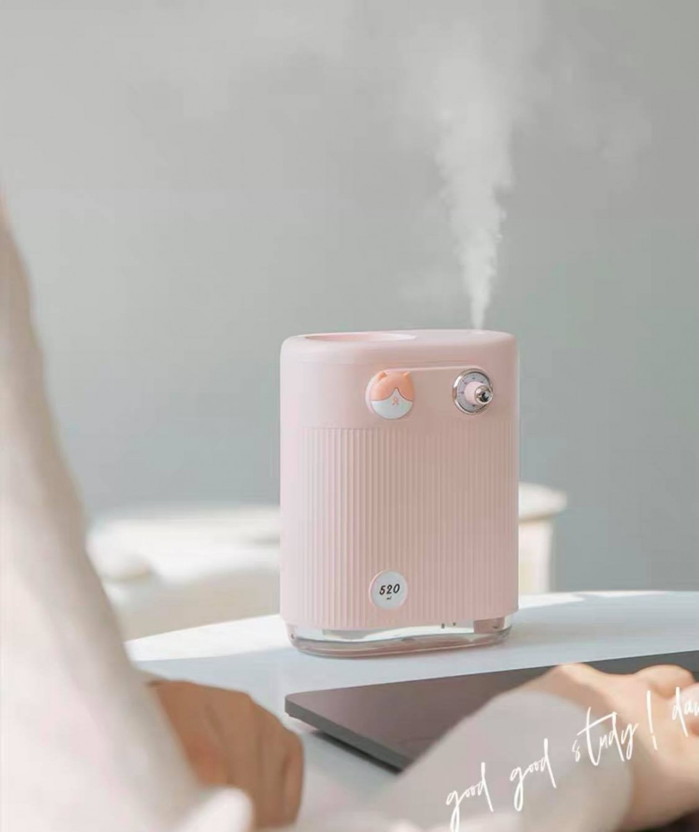 ✨萌宠加湿器 樱花粉色太?️啦！外形小巧但容量不小的一款超声波加湿器，摆在办公桌或床边都不占空间～雾量还可以根据需求自行调整。是送礼或自用都很棒的一款哟～RM56 >> 链接