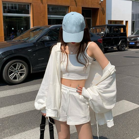 以上两个动作坚持一天各做100下,持续做1-2周就能有显著效果!比如动作(一)就被很多小红书博主大赞时「脂肪杀手」,比仰卧起坐更有效呢~ 马上TAG出和你一样想瘦但还没开始运动的姐妹,一起督促彼此每天坚持练习吧!