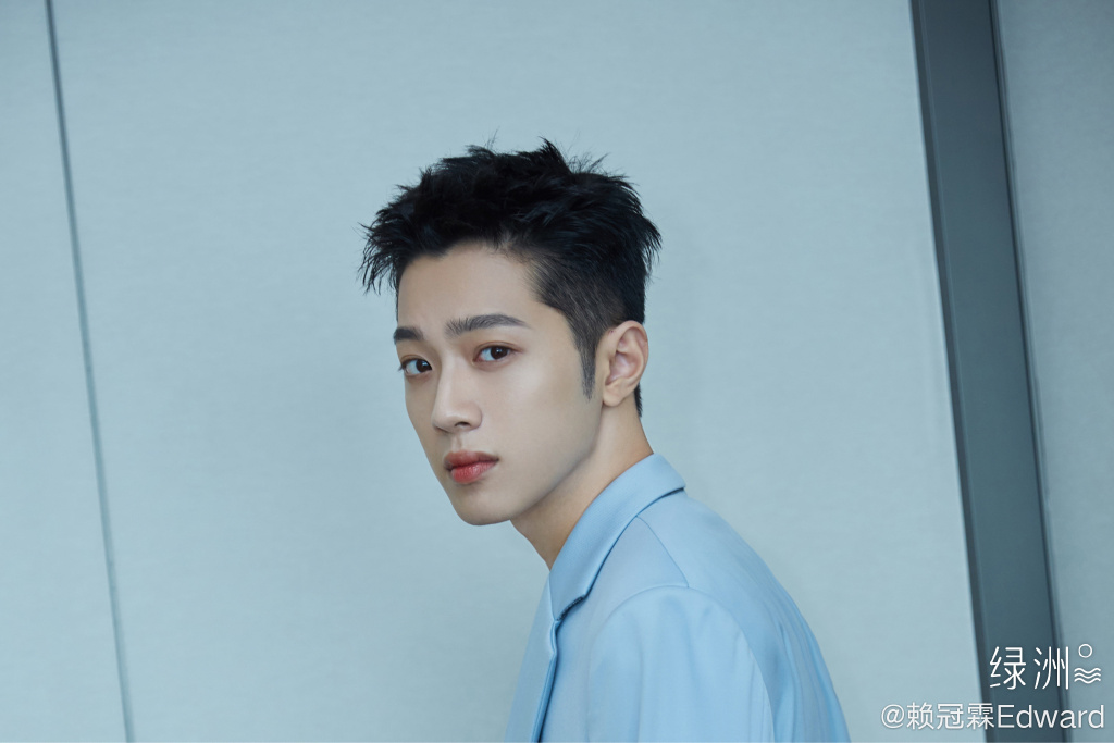 【微博票选「让人一见钟情的高颜值男神」】TOP 2 :赖冠霖 选秀出身的赖冠霖自WANNA ONE出道时期就是公认的颜值担当,校草系长相特别适合出演校园青春剧有木有!完全是小说里走出来的男主feel ?