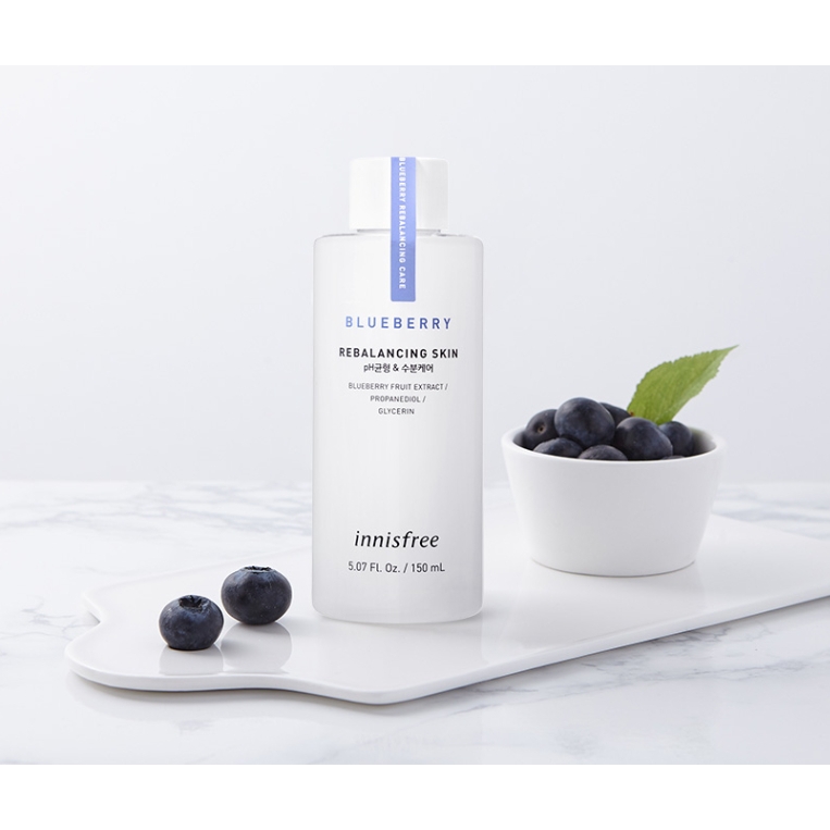 TOP3 :Blueberry Rebalancing Skin 蓝莓温和平衡保湿调理水 (150ml / RM39)>> 链接 韩妞大推Innisfree必买产品第三名...同样又是来自蓝莓系列!这款Toner调理水可以有效帮助调节肌肤pH值和水油平衡,同时给肌肤补充水分~平价大碗又特好用CP值超高,用来湿敷保养也完全不心疼