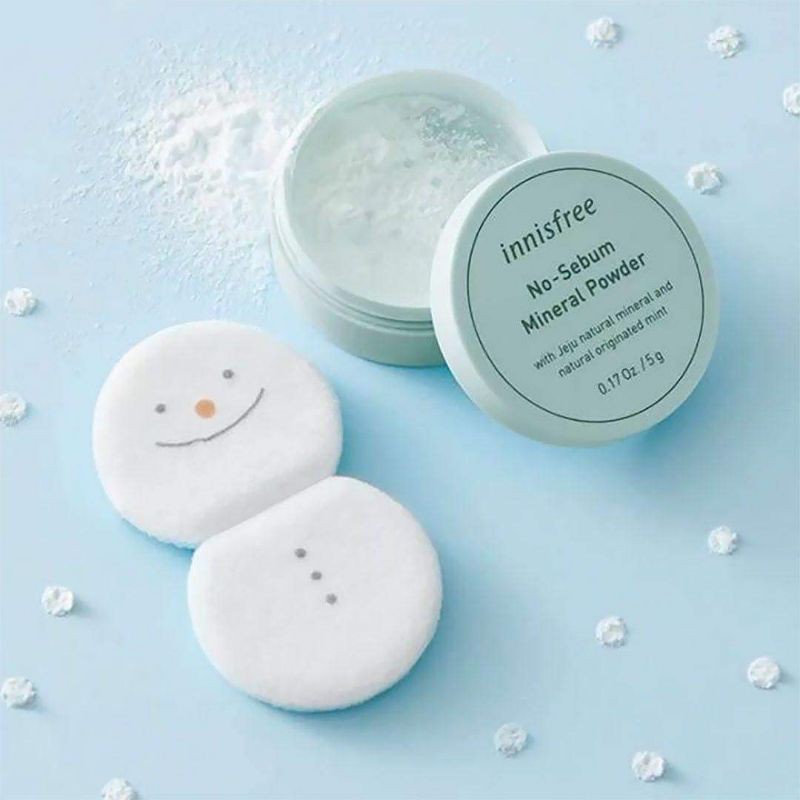 TOP 1 :No Sebum Mineral Powder 控油矿物质散粉 (5g / RM28)>> 链接 是的没错,Innisfree家公认必买榜单就是它 -- 控油散粉!这款散粉除了可以用于妆后让肌肤更细致和妆效更控油持久,还能作为Primer在化唇妆和眼妆之前轻轻扑上一层,让显色更加鲜明持久。此外很多女生也推荐用它来拯救油头,经常很快油腻+扁塌的刘海就很适合用它来保持干爽~目前在Lazada官方店铺入手还会FREE小雪人粉扑唷!?