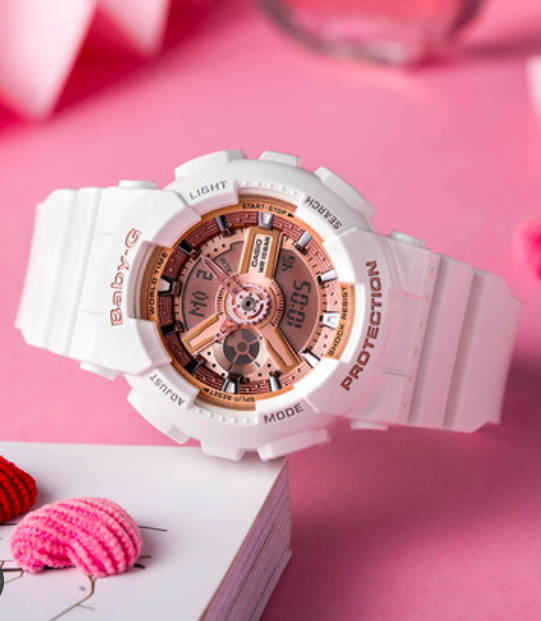 酷美范儿雪白x玫瑰金 Baby-G BA-110-7A1DR (RM506) >> 链接 简约百搭的雪白色搭配超精致玫瑰金色表盘,帅气中又不失女孩专属甜美感;表盘大小设计也正合适女生的细手腕儿~