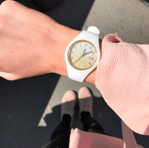 落日白金 Ice-Watch ICE lo - White & Gold (RM409) >> 链接 「落日白金」渐变色是阿编除冰晶蓝色系以外大爱的一款~是不是很有满天星空即视感呢?